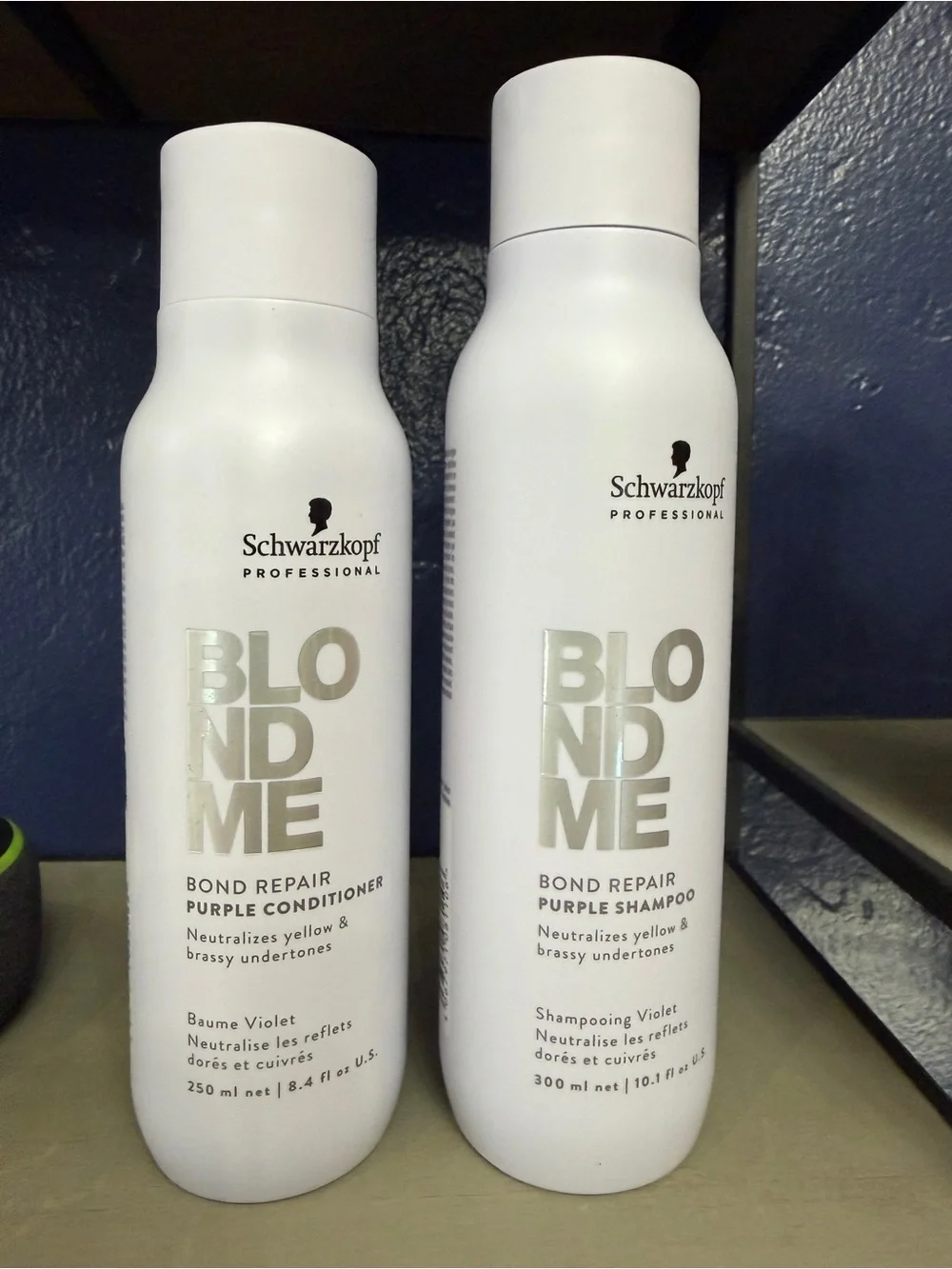 Schwarzkopf BlondMe Bond Repair Purple Shampoo – White